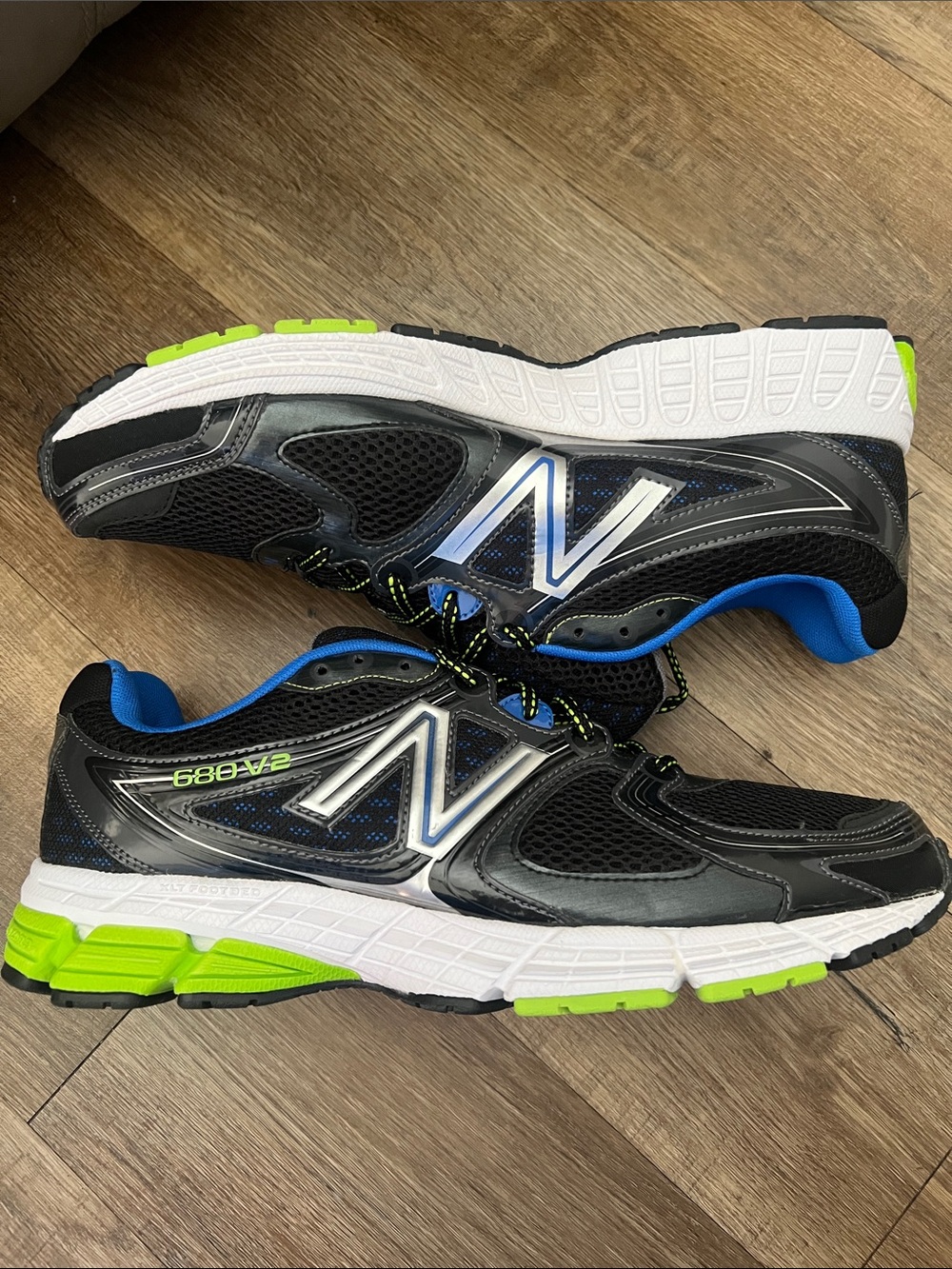 New Balance Mens Running Sneakers 680v2